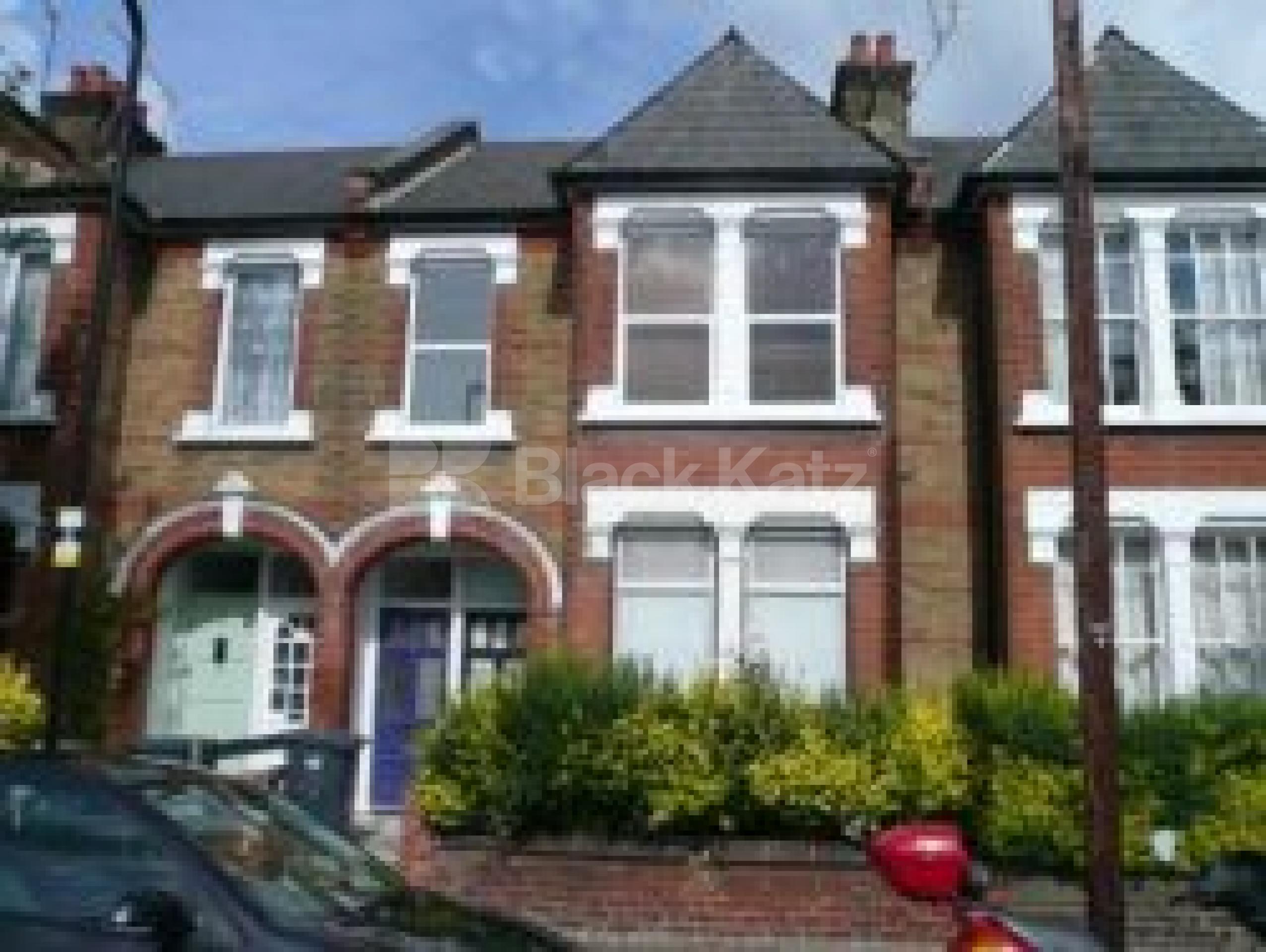 			2 Bedroom, 1 bath, 1 reception Flat			 Southey Road, SEVERN SISTERS N15